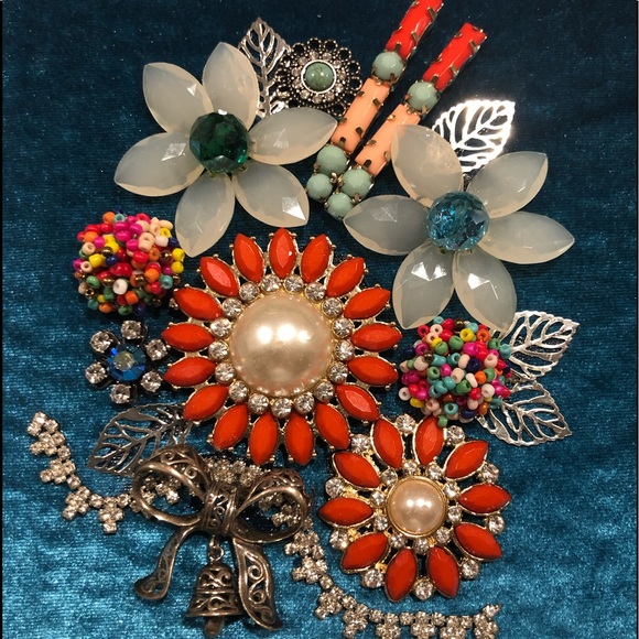 FRAMED JEWELRY ART COLLAGE IN WHITE FRAME. HANDMADE UNIQUE OOAK GIFT 🎁 IDEA - Picture 5 of 10